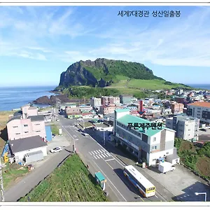  Holiday home Pureun Jeju